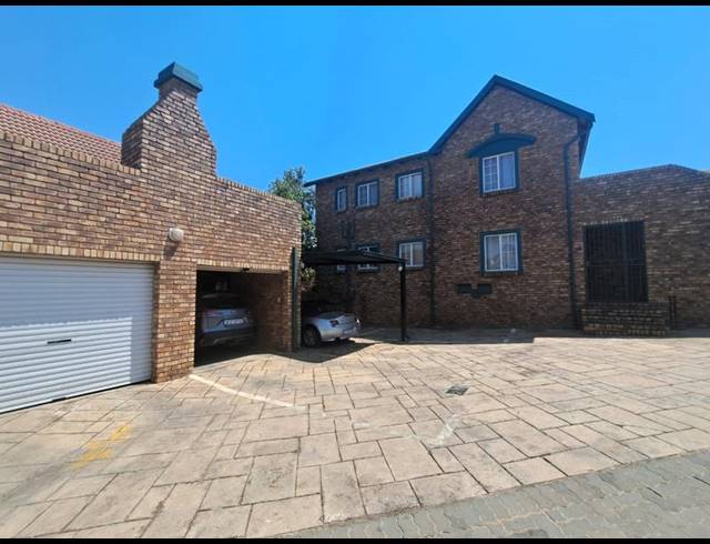 2 BEDROOM APARTMENT FOR SALE IN DIE HOEWES